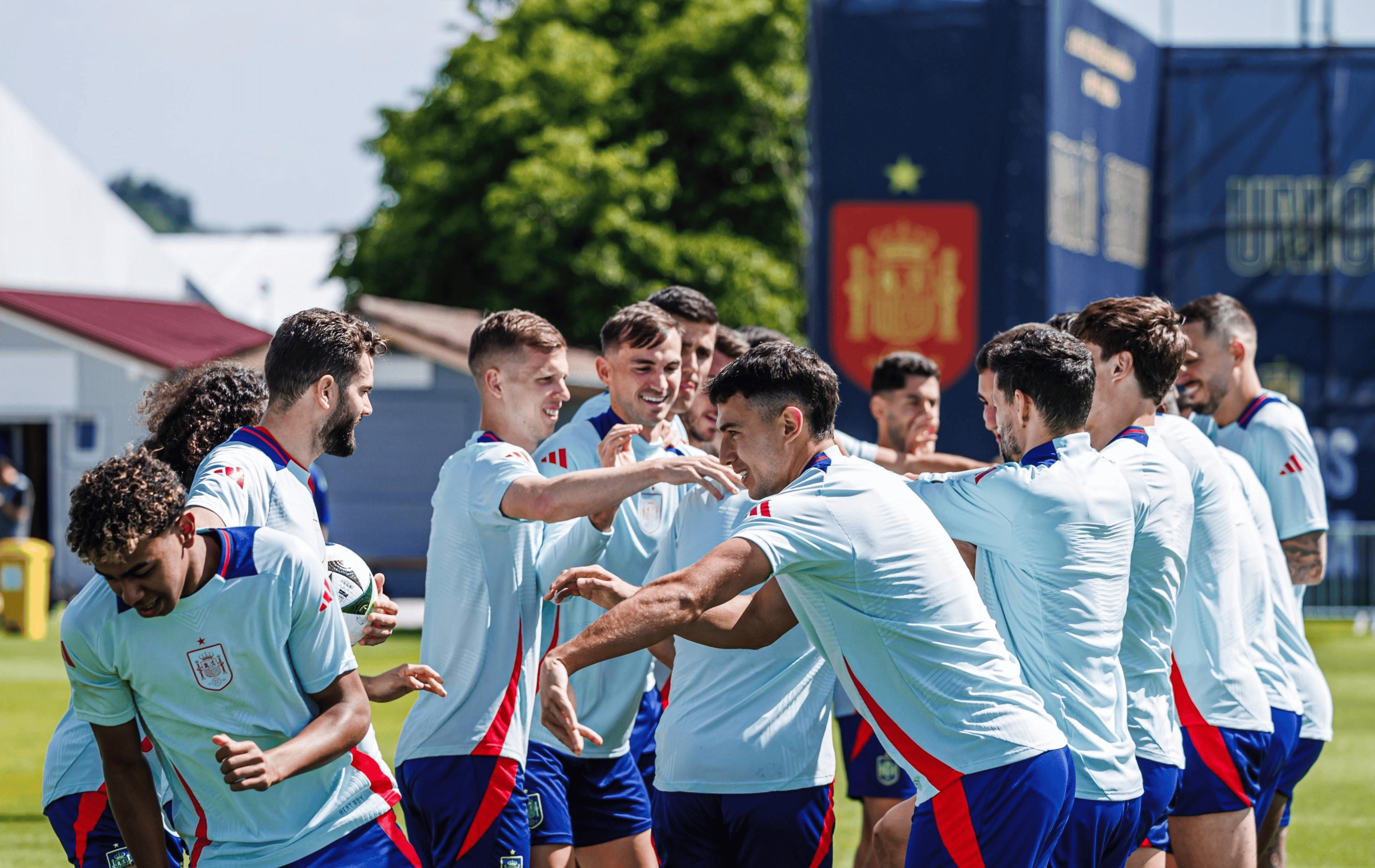 防守如铁壁！欧洲杯预选赛球队展示出色战术